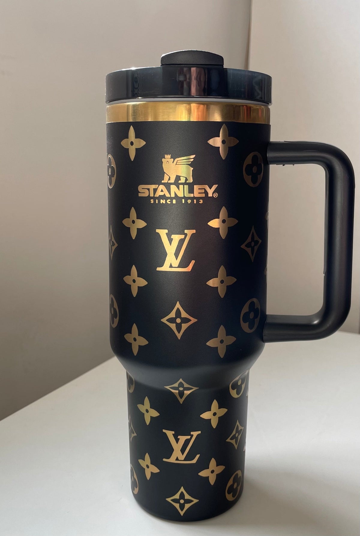Designer Holographic 40 OZ Insulated Car Cup ❤️